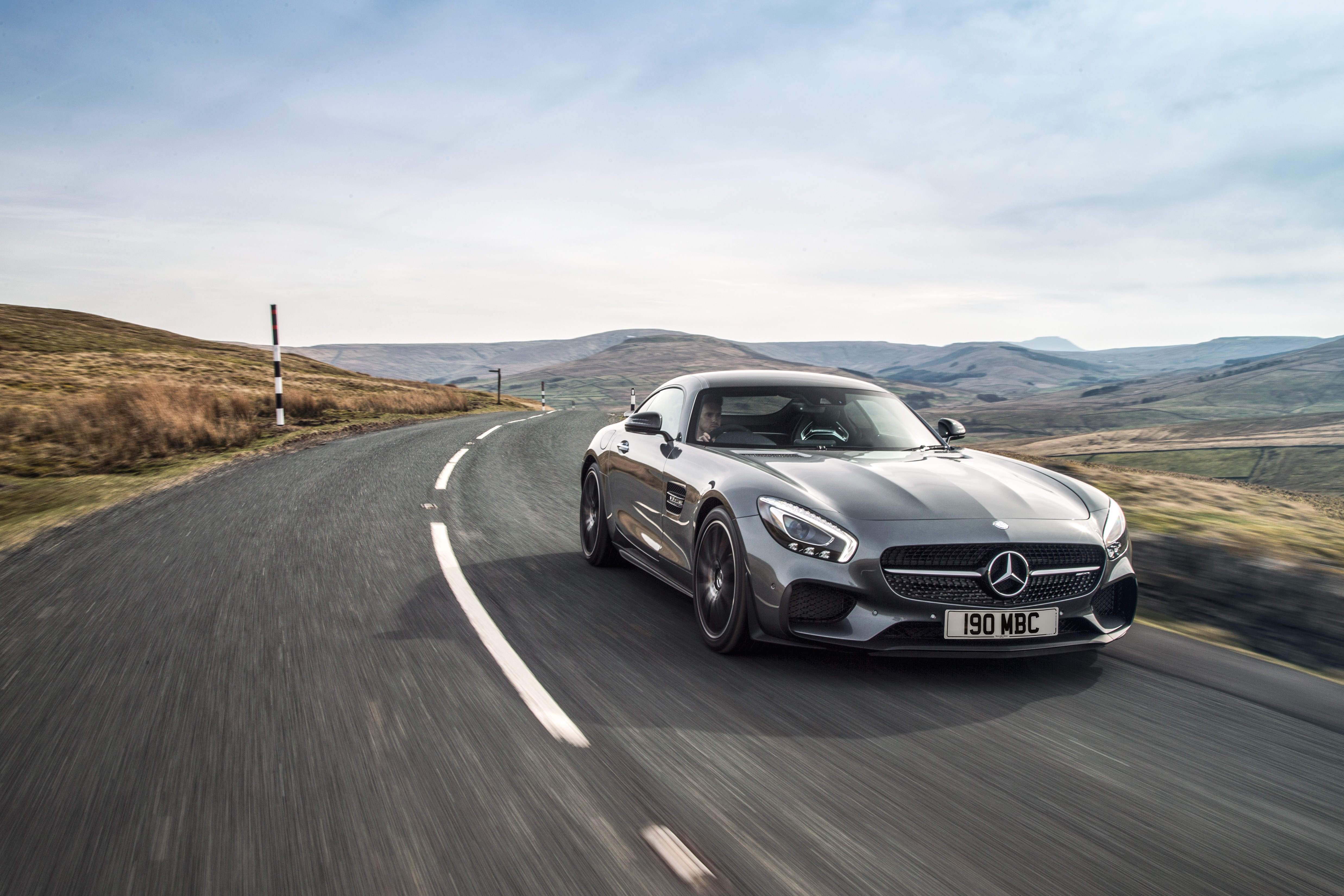Едут мерседесы. Mercedes-Benz 2015 gt s. Mercedes Benz AMG gt чб. Мерседес Бенц вдали. Mercedes gt в тумане.